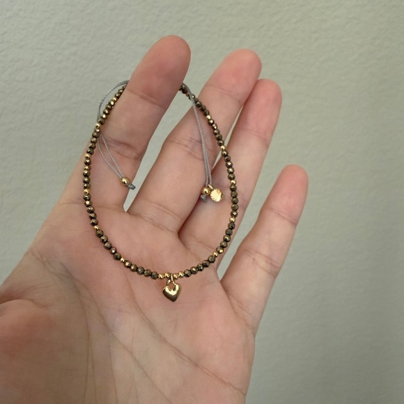 ⚜️ Gold Beaded Bracelet with Heart Charm - Picture 6 of 9